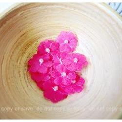 Flower bright pink with pearl in the centered / pack  