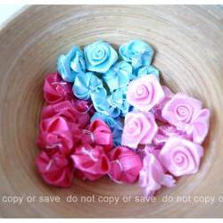 30 Rolled mini ribbon flowers / pack